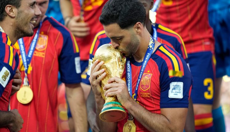 Μουντιάλ-2026:-Ο-Μερίνο-μιμήθηκε-τον-χαρακτηριστικό-χορό-του-Τραμπ-στην-απονομή