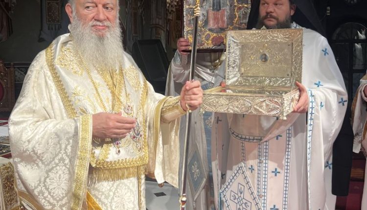 Στο-θρονί-της-η-πολιούχος-της-Χαλκίδος-Αγία-Παρασκευή