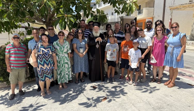 Στελέχη-του-Κέντρου-Νεότητας-της-Ενορίας-Κοιμήσεως-της-Θεοτόκου-Κορίνθου-υποδέχθηκε-ο-Ιεραπύντης-Κύριλλος