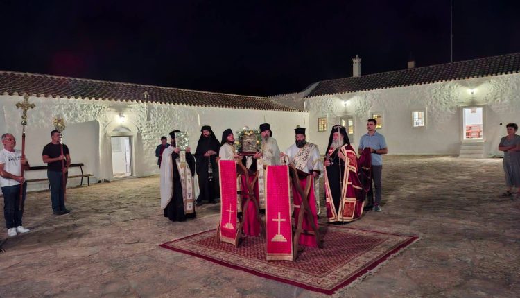 Με-κατάνυξη-η-Ιερά-και-ολονύκτιος-Αγρυπνία-στην-Ιερά-Μονή-Προφήτου-Ηλιού-της-Ύδρας