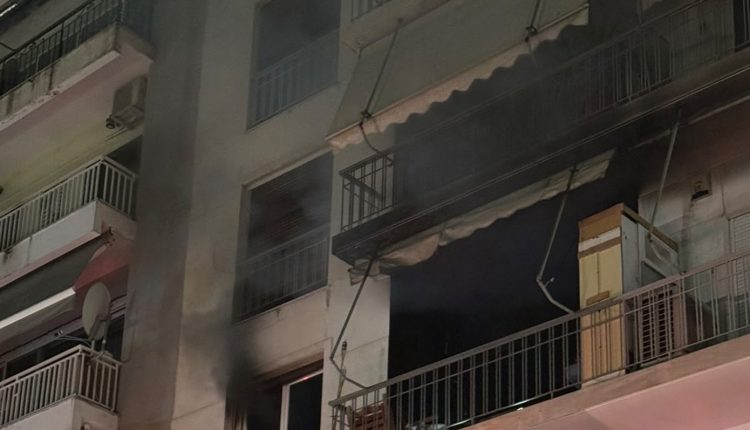 Φωτιά-σε-διαμέρισμα-στο-Πασαλιμάνι-–-Διακόπηκε-η-κυκλοφορία-στην-Ακτή-Μουτσοπούλου