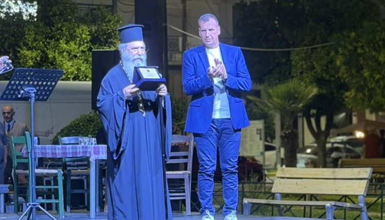 Ο-Σύλλογος-Αποδήμων-και-Επαναπατρισθέντων-Λακώνων-τίμησε-τον-Σπάρτης-Ευστάθιο