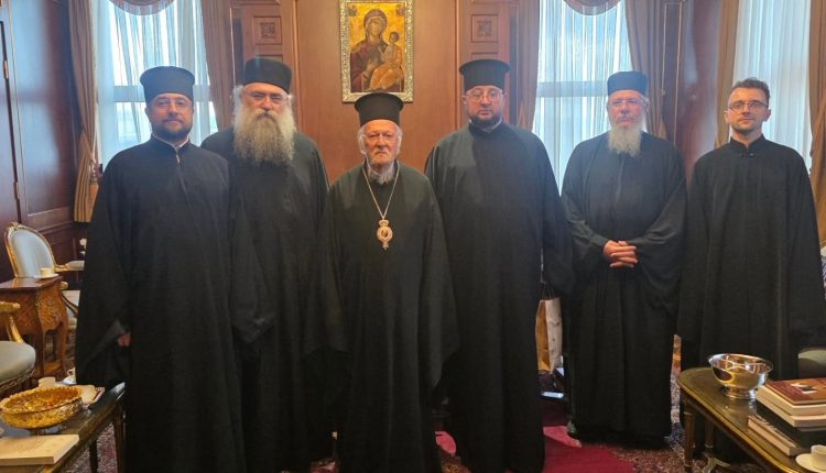 Ο-Καθηγούμενος-της-Ιεράς-Μονής-Εσφιγμένου-και-Ουκρανοί-ιερείς-στον-Οικουμενικό-Πατριάρχη