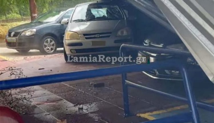Σαρωτικό-μπουρίνι-στη-Φθιώτιδα-ξήλωσε-στέγη-και-την-έριξε-πάνω-σε-αυτοκίνητα-–-Δείτε-βίντεο