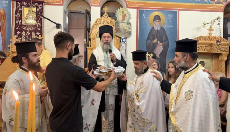 Ο-Μητροπολίτης-Ρεθύμνης-στον-πανηγυρίζοντα-Ιερό-Ναό-Αγίας-Μαρίας-Μαγδαληνής-Νέας-Μαγνησίας