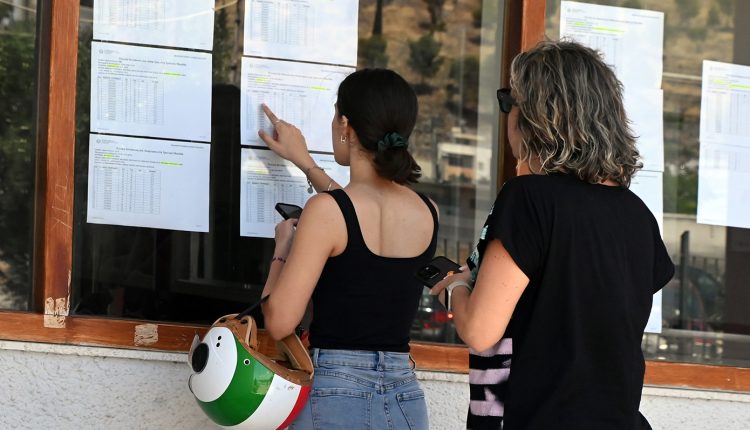 Πανελλαδικές-2026:-Η-δεύτερη-ανάγνωση-των-βάσεων-–-Πού-σημειώθηκε-«βουτιά»-και-πού-άνοδος-έκπληξη