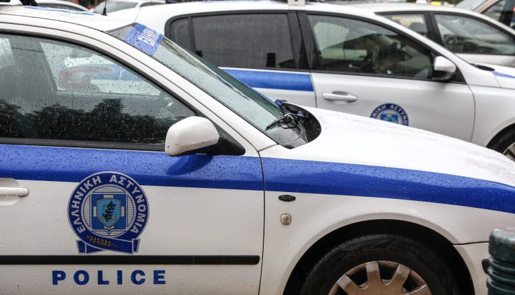 Πάτρα:-Κινηματογραφική-καταδίωξη-από-τα-Μέγαρα-μέχρι-το-Αντίρριο-–-Οδηγός-εμβόλισε-περιπολικό