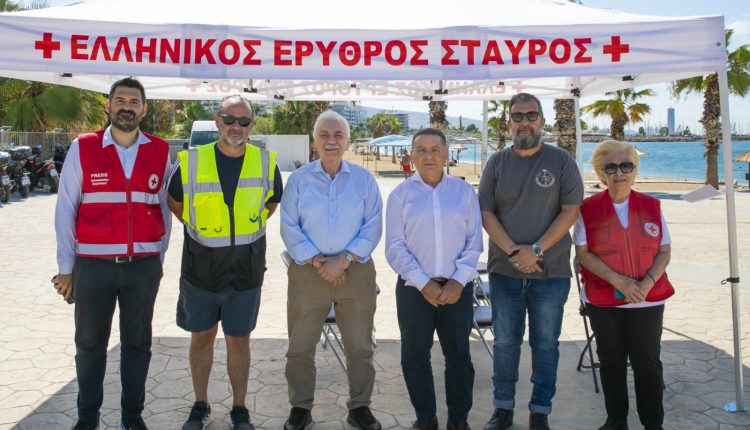 Ο-Ελληνικός-Ερυθρός-Σταυρός-στο-Π.-Φάληρο:-Ενημέρωση-για-την-ασφάλεια-στο-νερό
