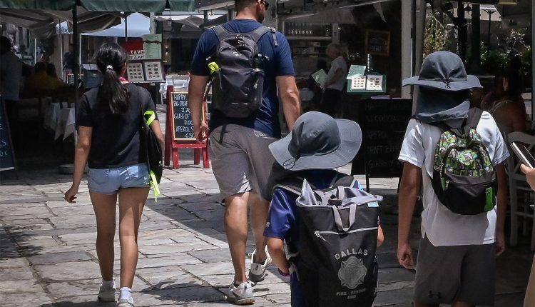 Καιρός:-Επιστρέφει-το-καλοκαίρι-με-τα-θερμόμετρα-να-δείχνουν-38-βαθμούς-Κελσίου-–-Πού-θα-βρέξει