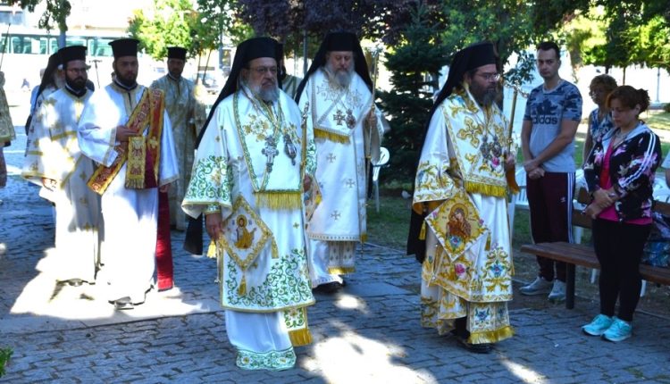 Ο-Λαός-της-Κομοτηνής-απέδωσε-την-οφειλόμενη-τιμή-στην-Προστάτιδά-του,-Αγία-Παρασκευή