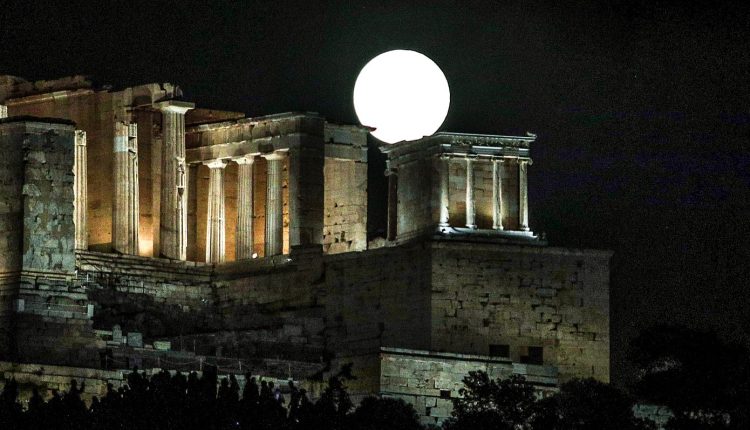 Πανσέληνος-2026:-Πότε-είναι-και-πού-να-πάτε-–-Δωρεάν-είσοδος-σε-126-μνημεία-και-μουσεία