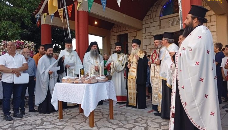 Λιτάνευση-της-Ιεράς-Εικόνος-του-Αγίου-Παντελεήμονος-στους-δρόμους-της-Περάνθης-Άρτης