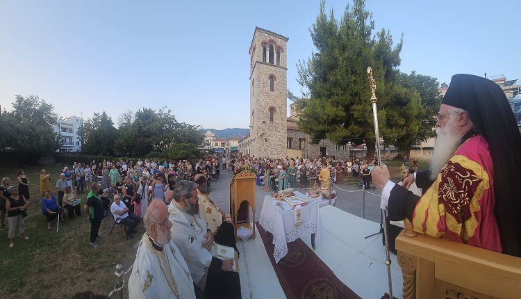 Λαμπρός-ο-εορτασμός-του-Αγίου-Παντελεήμονος-σε-Βόλο-και-Αγιά