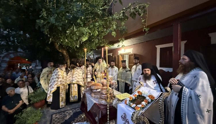 Στην-iερά-mονή-Αγίου-Παντελεήμονος-Αγιάς-ο-Μητροπολίτης-Λαρίσης