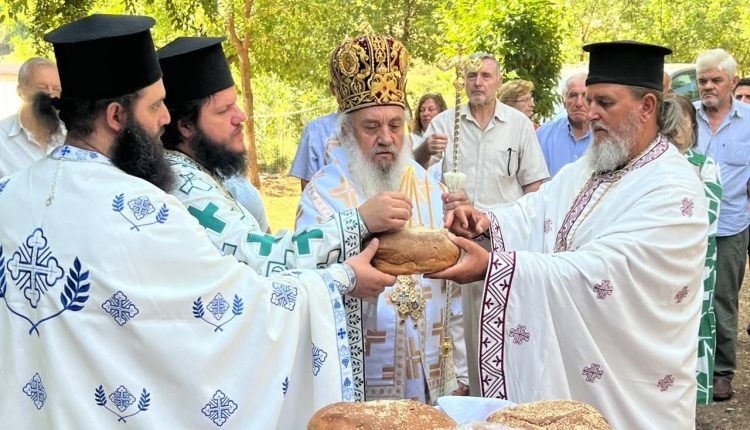 Αρχιερατική-Θεία-Λειτουργία-στον-Ιερό-Ναό-Αγίου-Παντελεήμονος-στο-Λυκομίλη-Δρόπολης