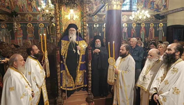 oι-Μητροπολίτες-Προικοννήσου-και-Ιωαννίνων-στον-πανηγυρίζοντα-Ιερό-Ναό-Αγίας-Παρασκευής-Μετσόβου