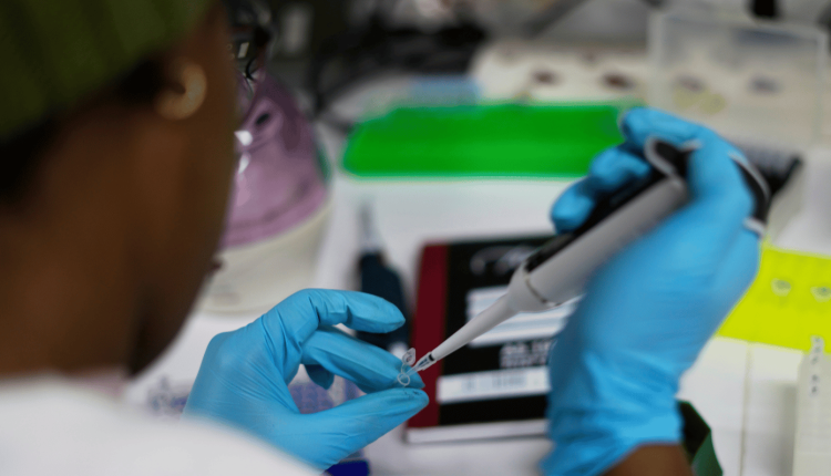 hiv-–-Συναγερμός-από-τον-ΟΗΕ-για-νέα-έξαρση-της-επιδημίας:-«Δεκαετίες-προόδου-κινδυνεύουν»
