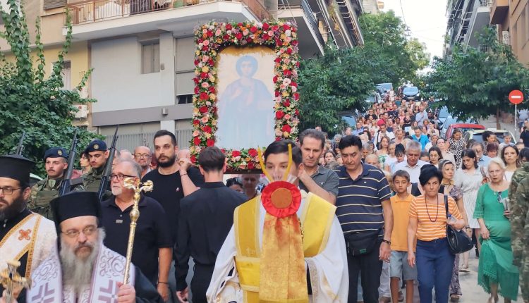 Ευλαβική-προσευχή,-για-τον-Ιαματικό-Αγιομάρτυρα-Παντελεήμονα,-στον-ομώνυμο-ναό-του-Ιλισού