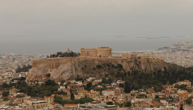 Αφρικανική-σκόνη-πάνω-από-τη-χώρα:-Πού-κορυφώνεται-σήμερα-–-Έως-39-βαθμούς-και-8-μποφόρ
