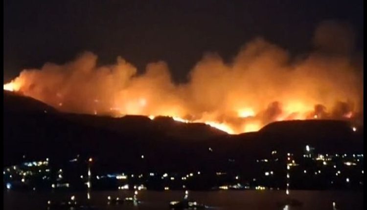 Νύχτα-αγωνίας-στην-Πάρο-με-το-πύρινο-μέτωπο-να-απειλεί-οικισμούς-–-Εκκενώθηκαν-πέντε-περιοχές