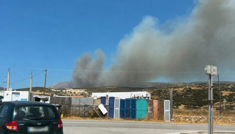 Φωτιά-στην-Πάρο:-Μήνυμα-112-για-απομάκρυνση-κατοίκων-–-Σηκώθηκαν-εναέρια-μέσα-πυρόσβεσης