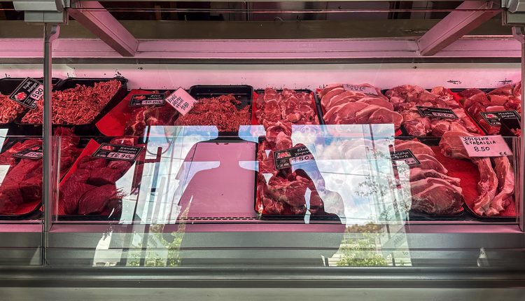 Συναγερμός-στη-Λαμία-με-τη-μαζική-δηλητηρίαση-από-κρέας-–-Στο-«μικροσκόπιο»-και-άλλα-τρόφιμα-εκτός-από-το-κοτόπουλο