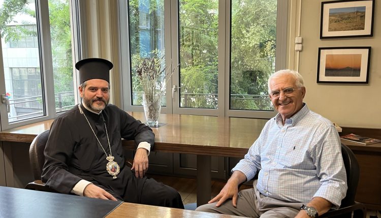 Ο-Αρχιεπίσκοπος-Καναδά-Απόστολος-στα-γραφεία-του-«Εθνικού-Κήρυκα»-στην-Αθήνα
