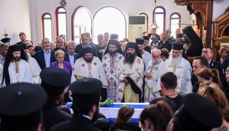 Το-τελευταίο-«αντίο»-στον-25χρονο-πυροσβέστη-–-Συγκλονίζουν-τα-λόγια-του-Αρχιεπισκόπου-Κρήτης
