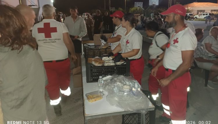 Κρήτη:-Ολονύχτια-μάχη-και-των-εθελοντών-του-Ελληνικού-Ερυθρού-Σταυρού-στα-πύρινα-μέτωπα