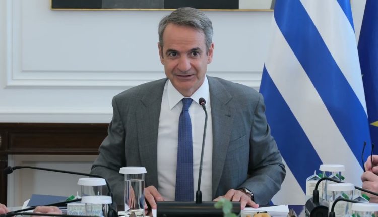 Κ.-Μητσοτάκης:-Φόρος-τιμής-στους-πεσόντες-πυροσβέστες-–-Παρεμβάσεις-για-οδική-ασφάλεια,-νερό,-πυρηνική-ενέργεια