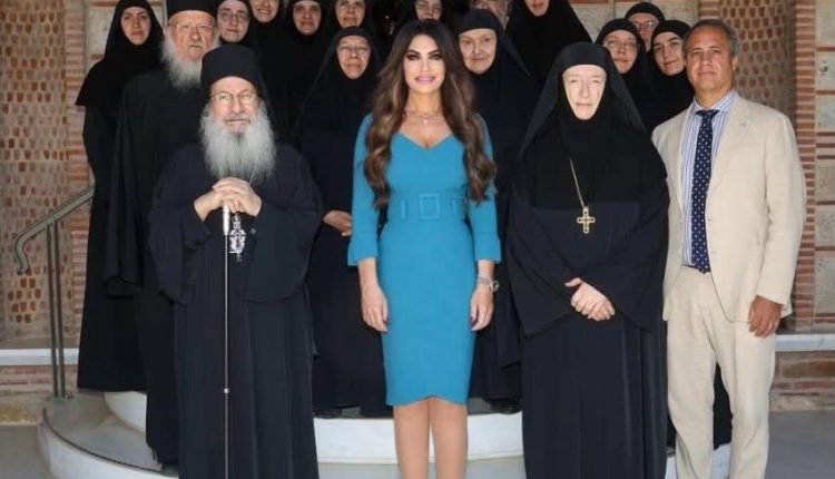 Η-Πρέσβης-των-ΗΠΑ-στη-Μονή-της-Ορμύλιας