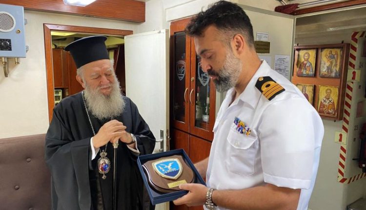 Επίσκεψη-Μητροπολίτη-Χαλκίδος-στην-πυραυλάκατο-“ΜΥΚΟΝΙΟΣ”