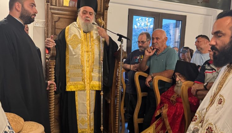 Ο-Μητροπολίτης-Κιτίου-στον-πανηγυρίζοντα-Ιερό-Ναό-Αγίας-Άννης-στο-χωριό-Αγία-Άννα