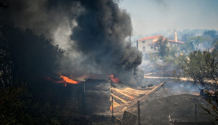 Συνεχίζεται-η-μάχη-με-τις-φλόγες-στις-Νεραντζιές-Αιγιάλειας-–-Αυξημένη-ετοιμότητα-στο-Φίχτι-Αργολίδας-για-πιθανές-αναζωπυρώσεις