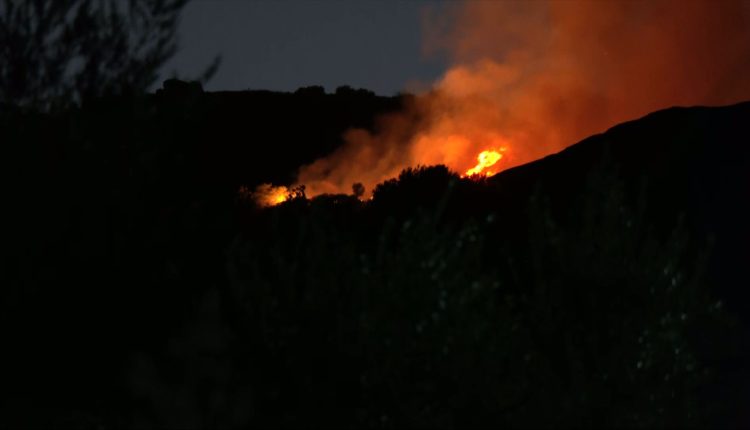 Αίγιο:-mηνύματα112-για-εκκένωση-των-περιοχών-Νέος-Ερινεός-και-Αρραβωνίτσα-–-Σε-εξέλιξη-η-πυρκαγιά-στις-Νερατζιές