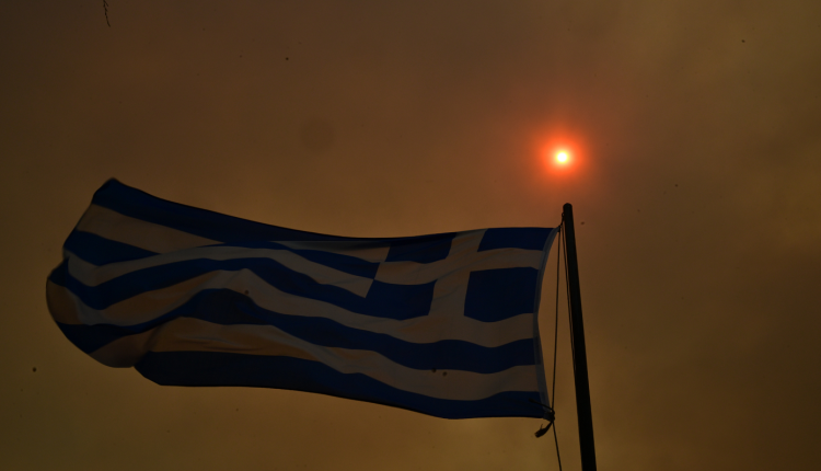 Τρία-πύρινα-μέτωπα-στο-Πόρτο-Γερμενό:-112-για-εκκενώσεις,-τεράστιες-καταστροφές-και-καμένες-περιουσίες