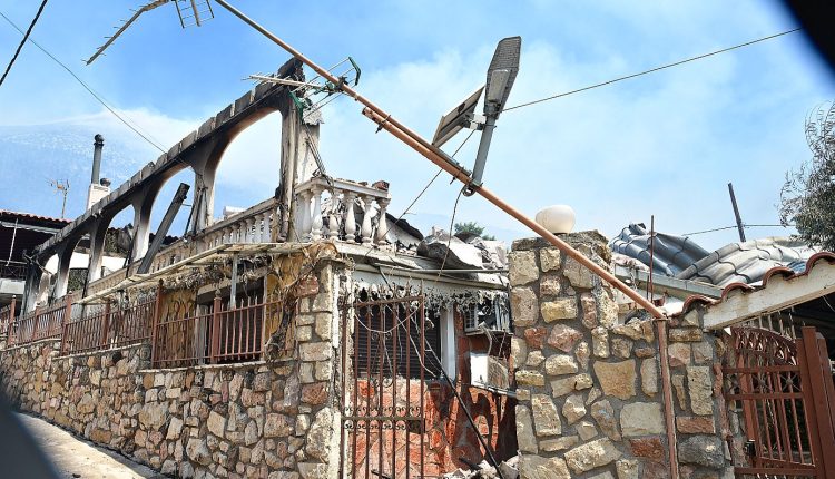 «Το-Πόρτο-Γερμενό-καταστράφηκε,-κάηκαν-σπίτια-μεροκαματιάρηδων,-όλα-γύρω-μας-είναι-στάχτη»-–-Απεγνωσμένοι-οι-κάτοικοι