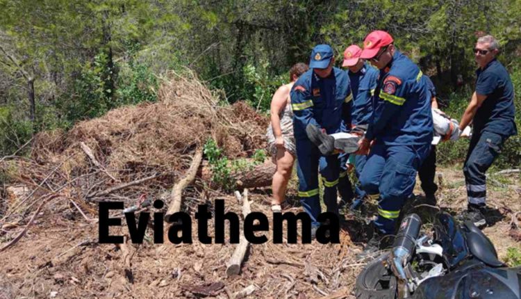Αυτοκίνητο-έπεσε-πάνω-σε-σταθμευμένα-οχήματα-την-ώρα-που-σωστικά-συνεργεία-διέσωζαν-μοτοσικλετιστή-από-γκρεμό-στην-Εύβοια