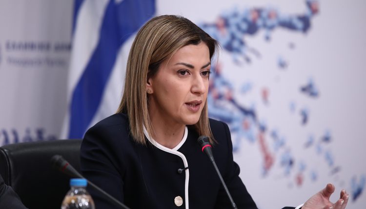 Μεγάλη-φωτιά-στα-Μέγαρα:-Η-αναπληρώτρια-υπουργός-υγείας-Ειρήνη-Αγαπηδάκη-και-Κινητές-Ομάδες-Υγείας-σε-πλήρη-ανάπτυξη-στον-Άγιο-Λουκά