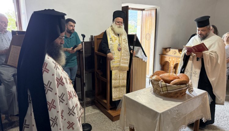 Ο-Ιεραπύτνης-Κύριλλος-χοροστάτησε-στην-πρώτη-Παράκληση-της-Υπεραγίας-Θεοτόκου-στην-Ενορία-Χριστού