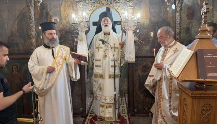 Ο-Μητροπολίτης-Αρκαλοχωρίου-στον-Ιερό-Ναό-Κοιμήσεως-της-Θεοτόκου-στην-Παναγιά-Πεδιάδος