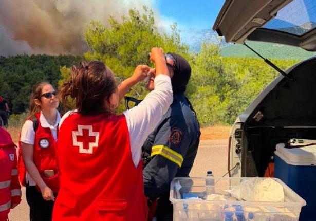 Ο-Ελληνικός-Ερυθρός-Σταυρός-προτείνει-10-βασικές-συμβουλές-για-προστασία-μετά-από-πυρκαγιά