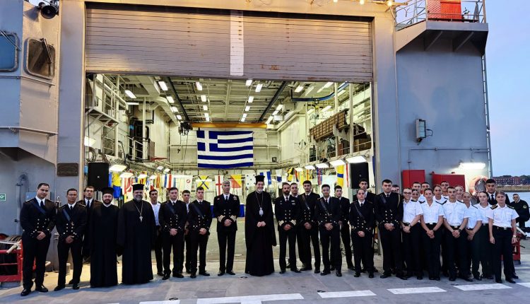 o-Επίσκοπος-Κλαυδιουπόλεως-σε-επίσημη-δεξίωση-επί-του-ΠΓΥ-«Προμηθεύς»-στο-southampton