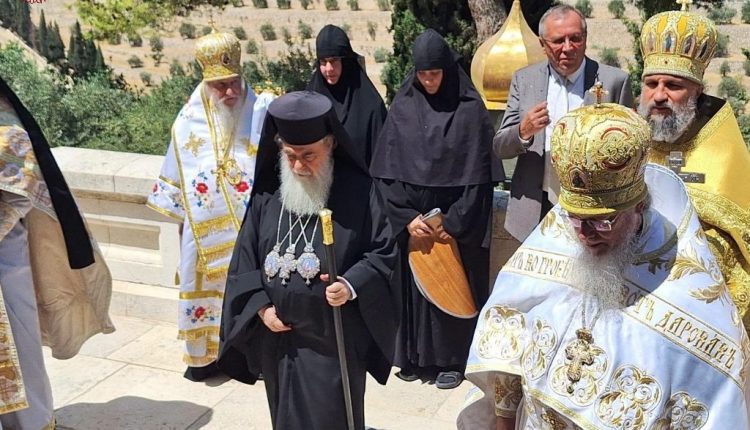 Ο-Ιεροσολύμων-Θεόφιλος-ευλόγησε-την-εορτή-της-Αγίας-Μαρίας-της-Μαγδαληνής-στη-Ρωσική-Μονή-της-Γεσθημανής