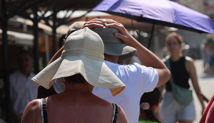 Ο-καιρός-μέχρι-τον-Δεκαπενταύγουστο-–-Ισχυροί-άνεμοι-και-38άρια