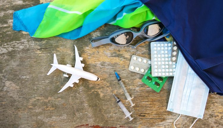 Φαρμακείο-διακοπών:-Τα-5-βασικά-προϊόντα-που-πρέπει-να-έχετε-πάντα-μαζί-σας