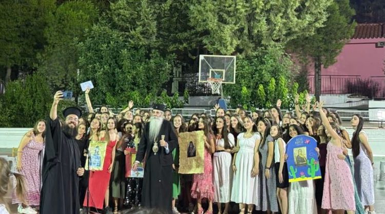 Μητροπολίτης-Πειραιώς:-Να-χαίρεστε-τη-ζωή-εδώ,-αλλά-να-έχετε-τον-νου-σας-και-την-καρδιά-σας-στους-ουρανούς