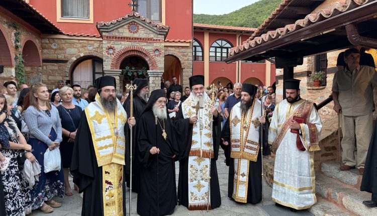 Στην-Μονή-Μεταμορφώσεως-Δρυοβούνου-ο-Μητροπολίτης-Κισάμου-Αμφιλόχιος