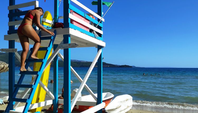 Ο-21χρονος-ναυαγοσώστης-που-έσωσε-την-Ιταλίδα-τουρίστρια-στη-Σαμοθράκη:-«Την-έβγαλαν-στη-στεριά-σε-ημιλιπόθυμη-κατάσταση»