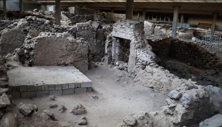 Μυστήριο-3.500-ετών-στη-Σαντορίνη:-Ο-έφηβος-που-δεν-πρόλαβε-να-ξεφύγει-από-το-τσουνάμι,-ίσως-ξαναγράφει-την-ιστορία-της-μινωικής-καταστροφής